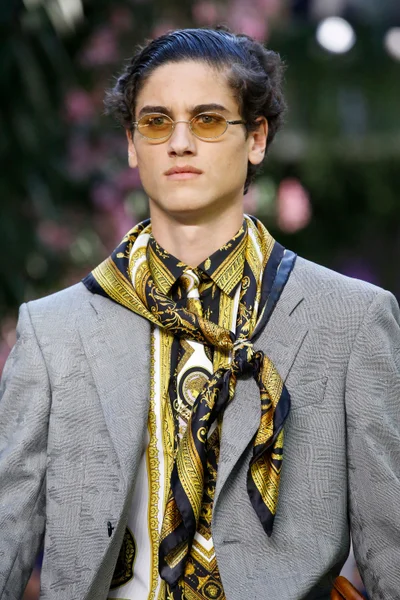Look 54